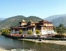 Sdasien, Bhutan: Indien/Sikkim - Bhutan: Knigreiche des Himalaya aktiv erleben - Kloster am Fluss